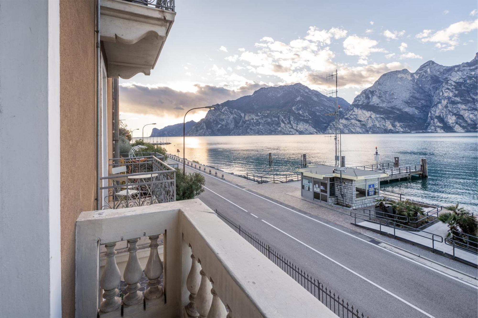 Lake Sensation - Garda Lake View Торболе Экстерьер фото